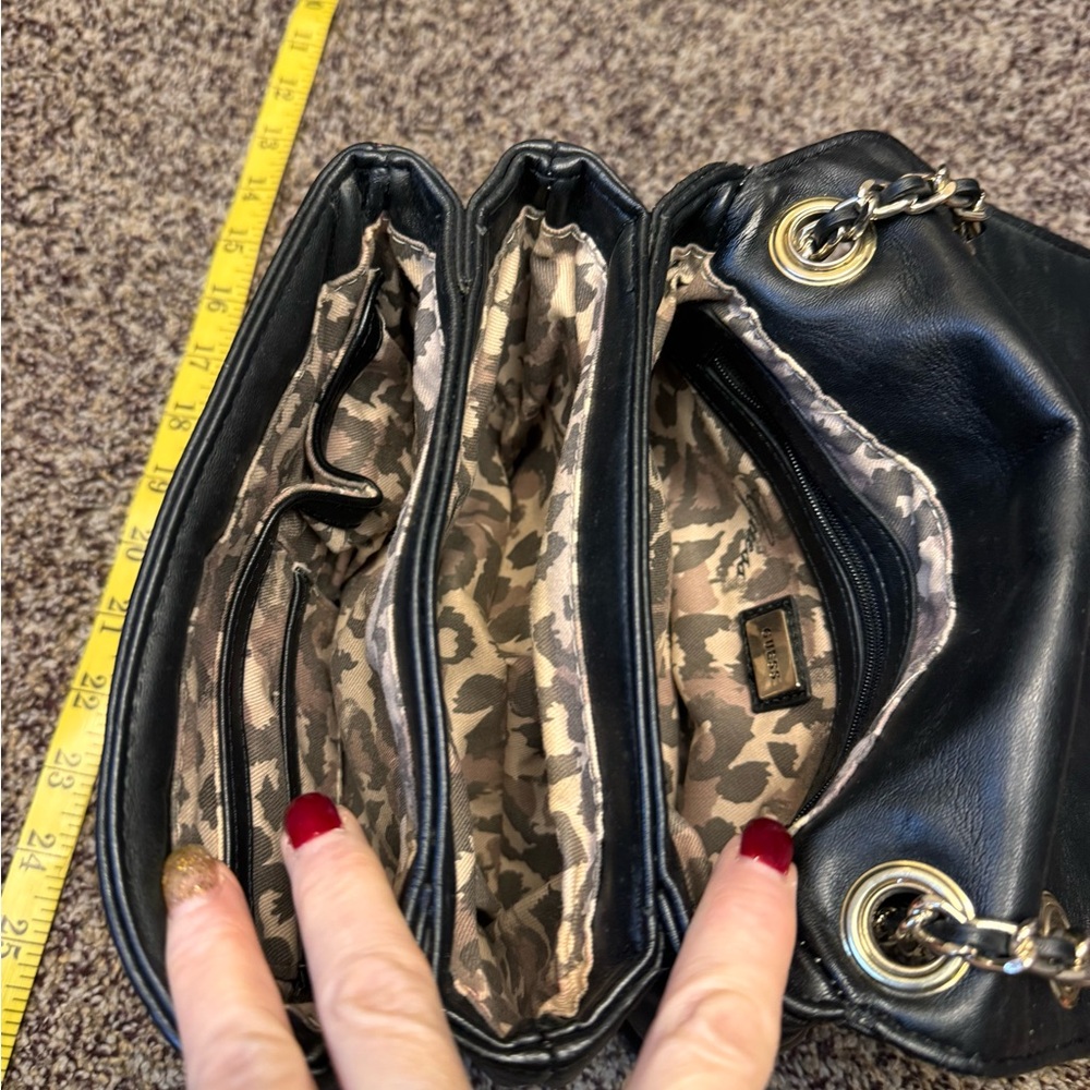 Guess Black Small Quilted Flap Chain Shoulder Bag Gold Tones Magnetic Closure - Picture 16 of 16